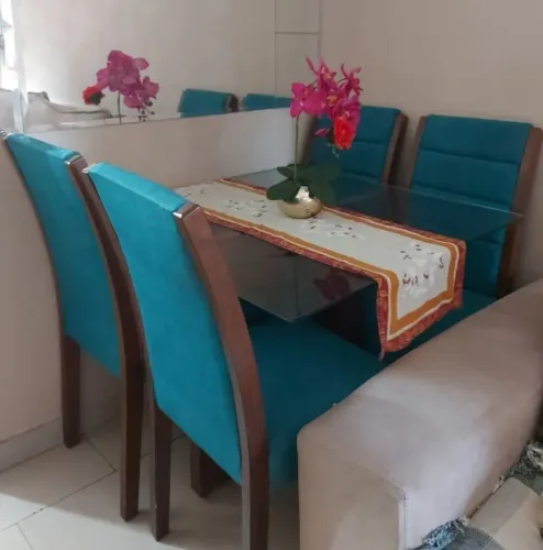  Conjunto de mesa com 4 cadeiras 