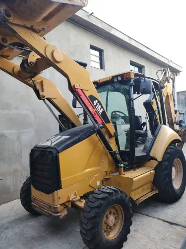 Retroescavadeira Caterpillar 416 E Ano 2010-  ÚNICO DONO - REVISADA !
