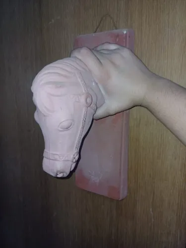 Aplique de parede cara de cavalo em cimento 