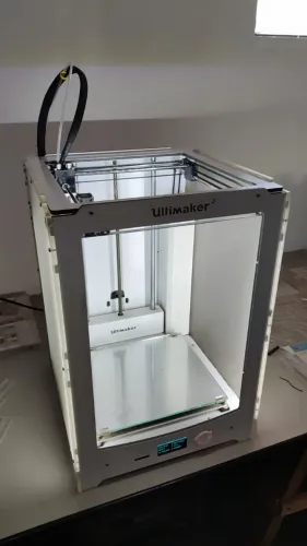 Impressora 3D Ultimaker 2 Extended, seminova em perfeito estado