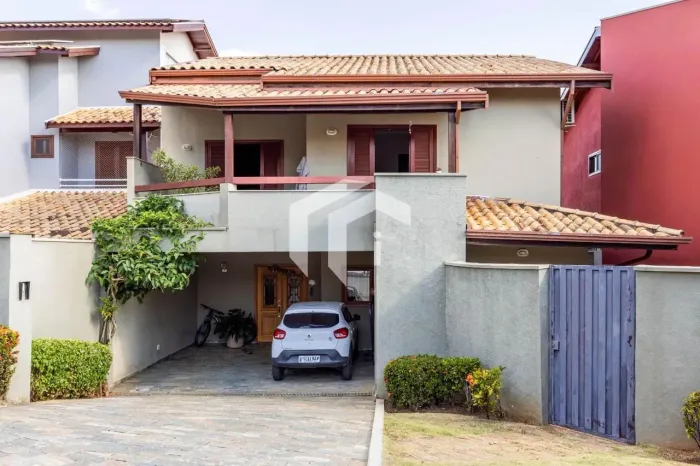 CASA À VENDA EM CONDOMÍNIO FECHADO AO LADO DO CLUBE HÍCA CAMPINAS.