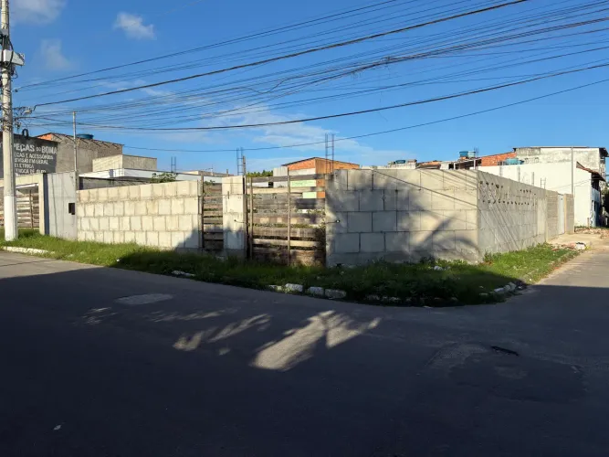 Terreno esquina 240m murado