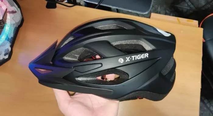 Capacete X-TIGER com iluminação sinalizador tamanho 56cm a 62cm
