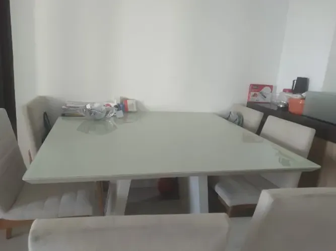 Mesa de jantar quadrada