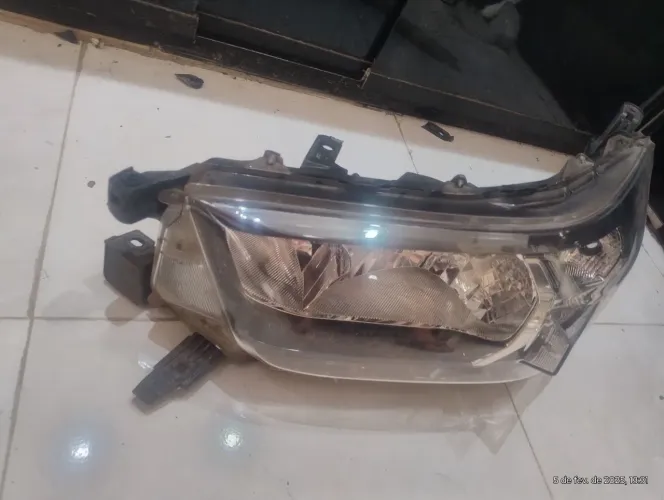 Farol Hilux LE (original)