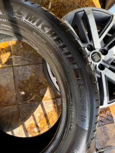 Par(dois) pneus 195/55/16 Michelin Primacy 4