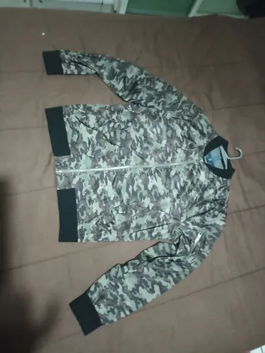 Jaqueta Camuflada Masculina Zara , tamanho P