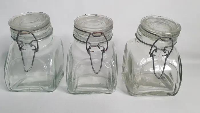 3 Potes de vidro com tampa de pressão porta condimentos anos 70