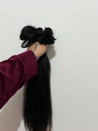 Vendo cabelo humano liso, aproximadamente 50 cm de comprimento e 200 g.