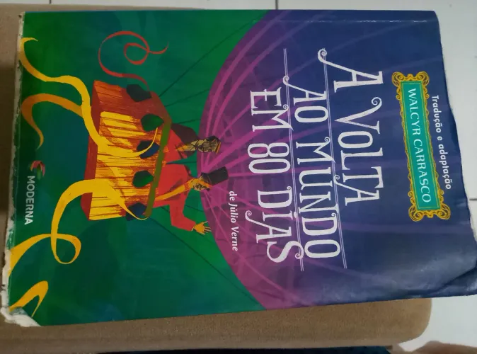 Livro com alguns desgastes na capa mas em perfeito estado por dentro