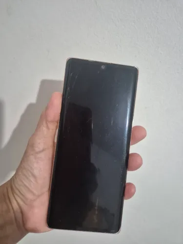Celular Velvet 5g,tem q trocar a tela p usae