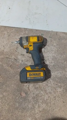 Parafusadeira Dewalt 1/2 a bateria