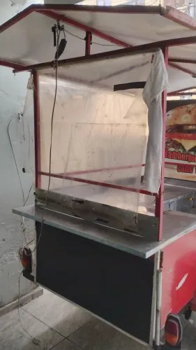 Carrinho de Lanche Em Bom estado. Cortinado. Permite reboque