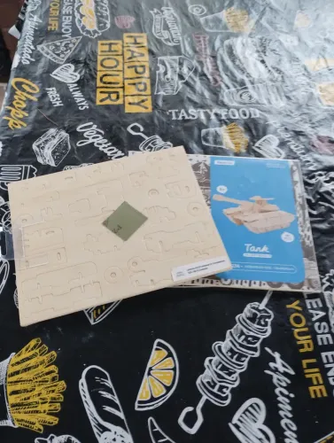 Conjunto de  2 Quebra cabeça de veículos blindados 3D