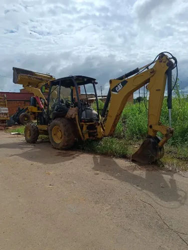 Retroescavadeira Caterpillar 416e 4x4