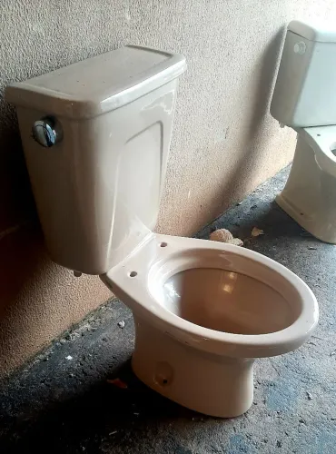 Vaso sanitário com caixa aclopada 