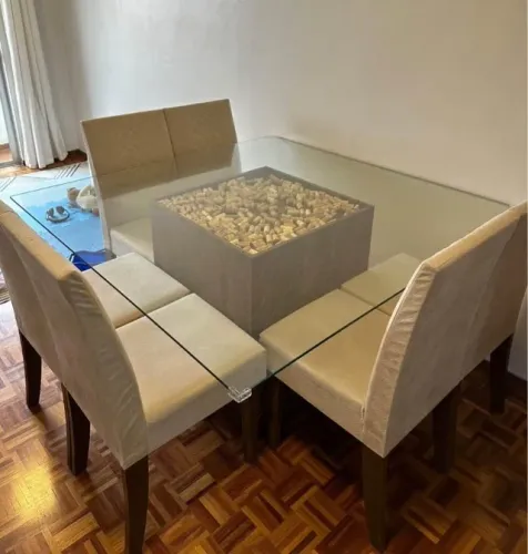 Mesa Quadrada de Vidro (1,40m x 1,40m) + 6 Cadeiras
