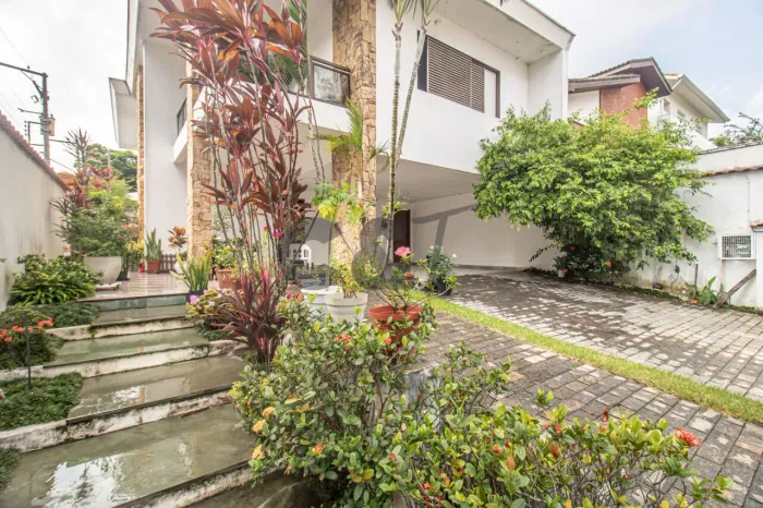 Casa de Vila - 4 Dormitórios (2 Suítes) à Venda na Granja Julieta - São Paulo/SP