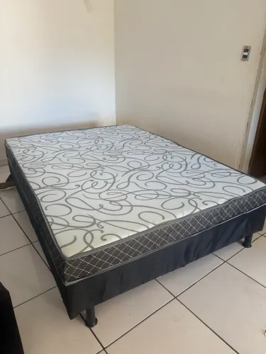 Vende-se Cama de Casal