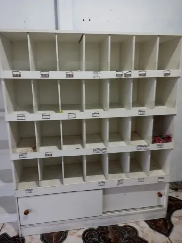 Baleiro Expositor de MDF com Nichos