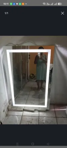 Espelho com led. Tam. 0,70X1,15 cm