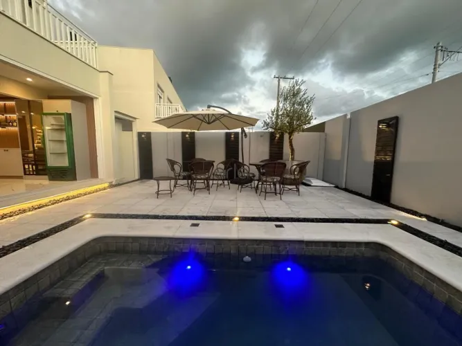 Casa mobiliada com piscina e 03 dormitórios à venda em Xangri-lá - Condomínio Pateo Marbel