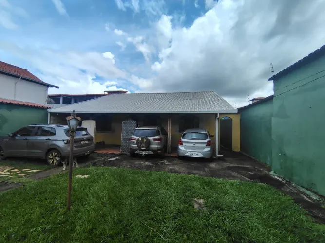 Casa à venda no Cardoso, BH  3 quartos, piscina, churrasqueira e 4 vagas!!!