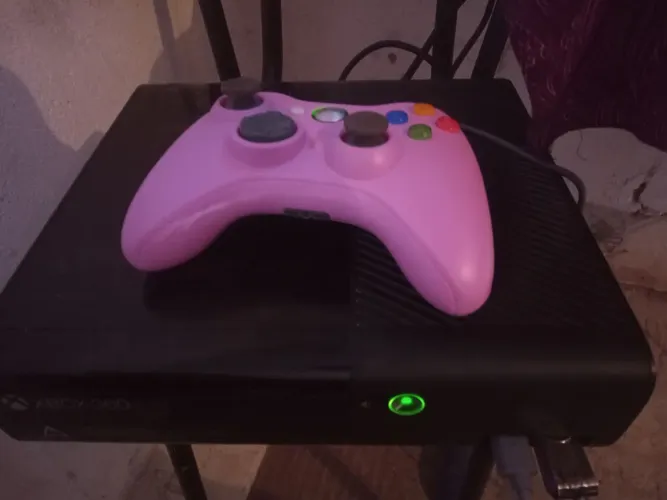 Xbox 360 bloqueado 2 jogos 1 controle pendrive 32 gb 