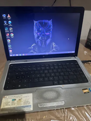 Notbook HP i3 5GB RAM 300GB HD 