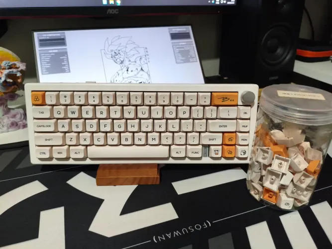 Teclado gamer gmk67 c/ Switch Akko Rose red e Jogo de keycaps xda
