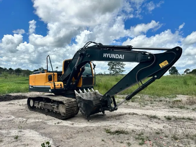 ESCAVADEIRA HYUNDAI