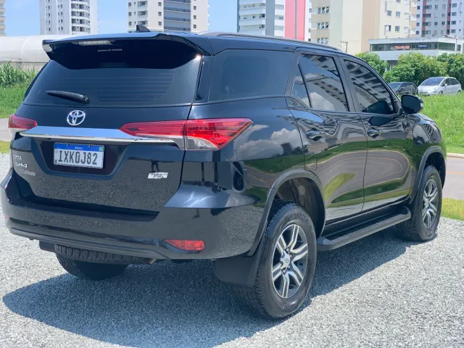 Toyota Hilux SW4 SR 4X2 2.7/ 2.7 Flex 16V Aut. 2017