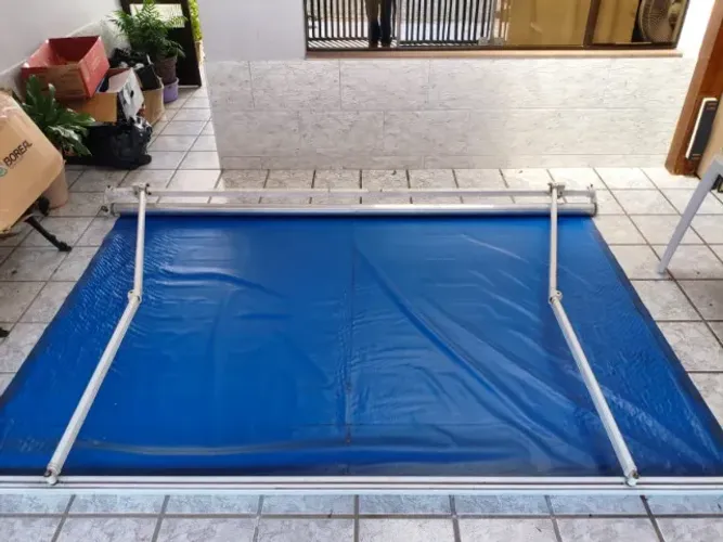 Toldo Retrátil Completo com Lona Azul - Estrutura de Alumínio