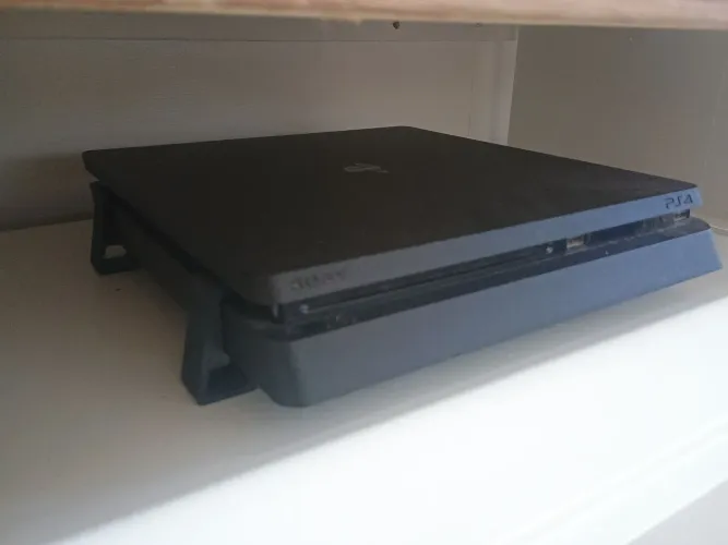 Playstation 4 slim