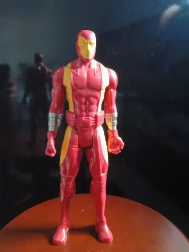 Boneco Shoker 30 cm Marvel