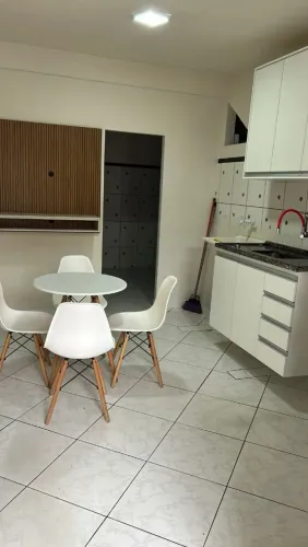 Aluga-se kitnet semi-mobiliada com ar condicionado