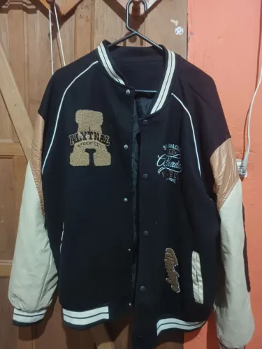 Jaqueta College Estilo Americano <br><br>Veste unissex G ou GG folgado. Estilo streetwear.