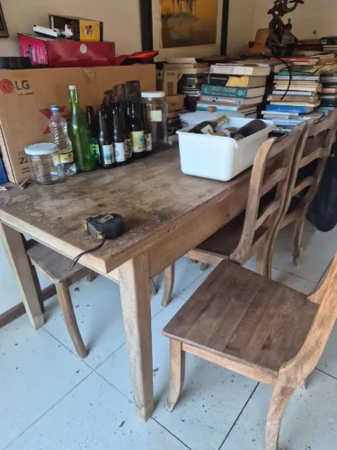 Mesa rústica, madeira maciça(de lei). 10 cadeiras. Medidas: 2,70/90cm
