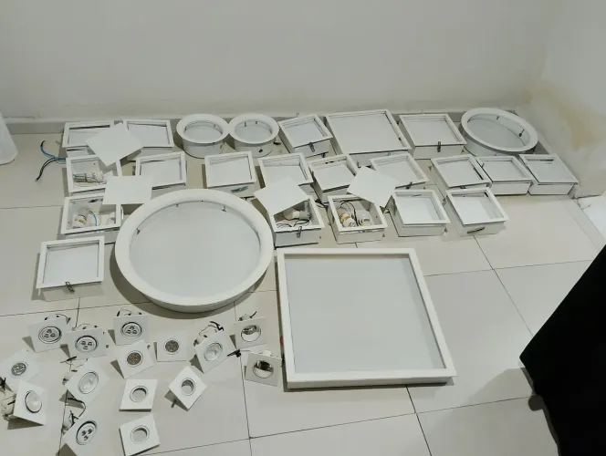 Kit de luminárias de embutir e dicroicas 42 peças seminovas
