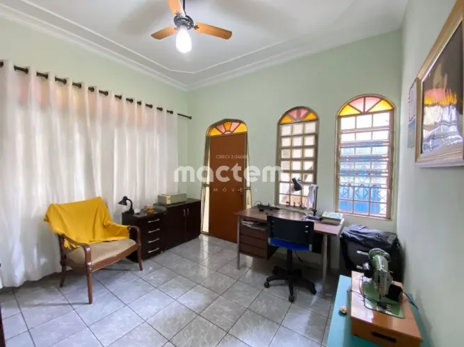 Casa Ampla com 3 Quartos à Venda no Bairro Vila Virgínia