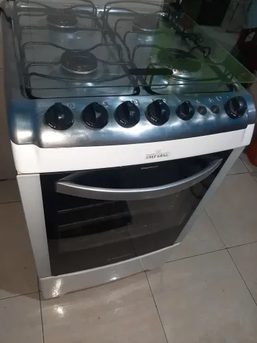 fogão Electrolux. acendimento automático. forno com grill. compartimento na parte inferior