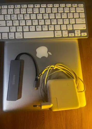 Macbook pro 2010 + Teclado bluetooth + Hub 6 em 1