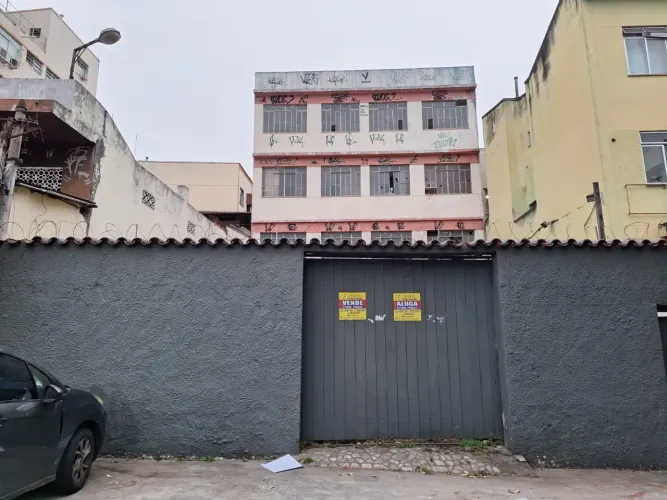 Prédio Comercial com 1000m² em localização privilegiada - Marechal Hermes, Rio de Janeiro 