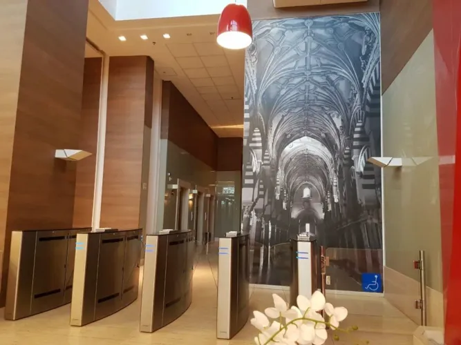 Clínica Odontológica Completa no Lozandes Shopping - Porteira Fechada