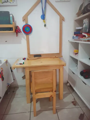 Mesa + Cadeira + Lousa