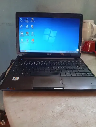 Vendo notebook Acer funcionando com o carregador ,(obs:bateria viciada)