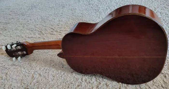 Cavaquinho de cinco cordas