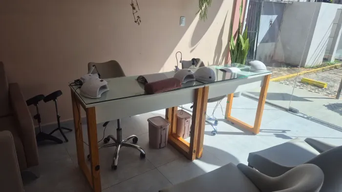 Mesa para Nail Design em MDF com vidro (und)