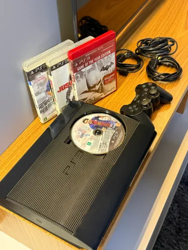 Ps3 Super Slim com 2 controles + Jogos