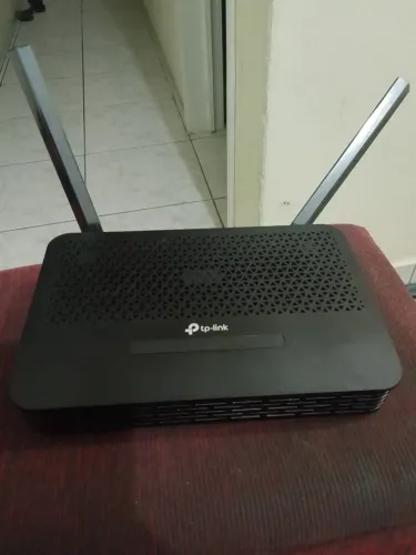 Vendo roteador pouco usado , muito bem conservado e funcionando perfeitamente,